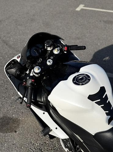 квест 3 шлем: Спортбайк Yamaha, 1000 куб. см, Бензин — 2