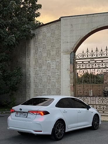 avalon 2017: Toyota Corolla: 2022 г., 1.8 л, Вариатор, Гибрид, Седан — 5