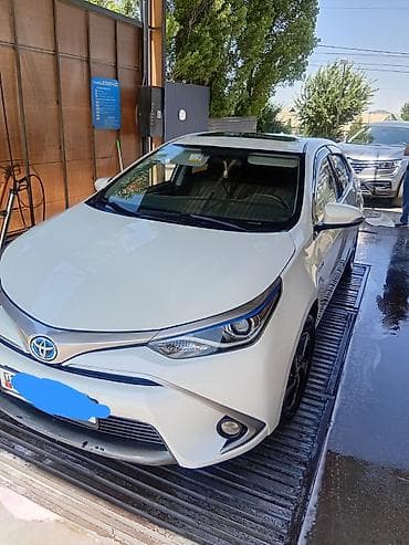 byd e7: Toyota Corolla: 2018 г., 1.8 л, Автомат, Гибрид, Седан — 1