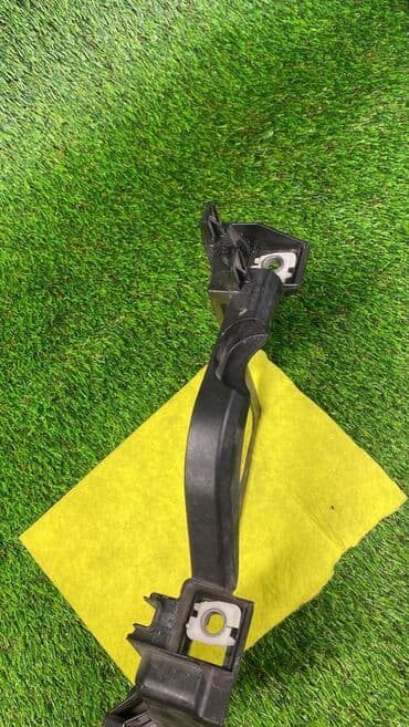 m54: Кронштейн фары Bmw 525I E60 M54B25 2003 правый В отличном состоянии — 4