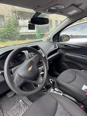 wuling mini ev: Chevrolet Spark: 2021 г., Автомат, Бензин, Хэтчбэк — 4
