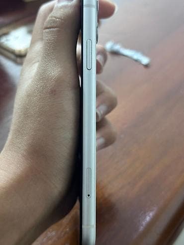 IPhone 11, Б/у, 128 ГБ, Белый, 74 %