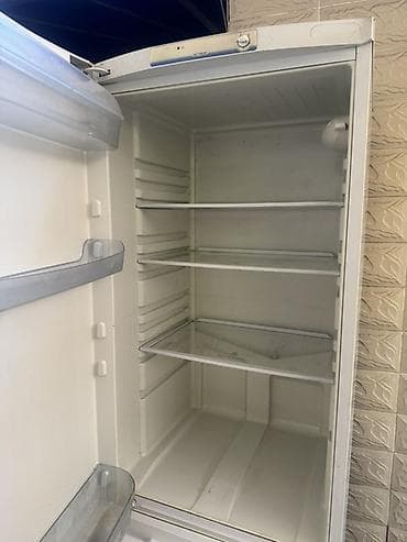 fridge: Холодильник Indesit, Б/у, Двухкамерный — 3