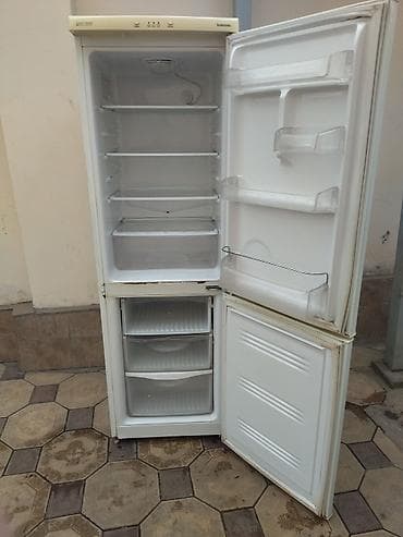 j 7: Холодильник Samsung, Двухкамерный — 3