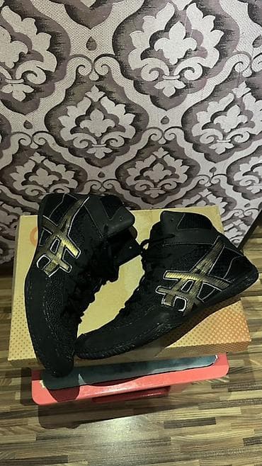 Өтүктөр: Размер обеих борцовок- 41.5 Белый- почти новый 🙌🏽 Черный- новый 🆕 🔥 — 2