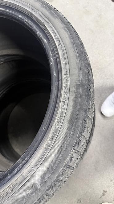 тик: Комплект из 3 зимних шин (без шипов), размер 235/45 R18 — 3