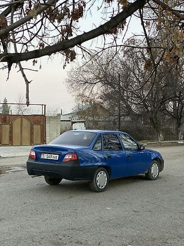стеклоподъёмник 124: Седан синего цвета с тонировкой задних стекол и черными некрашеными — 3