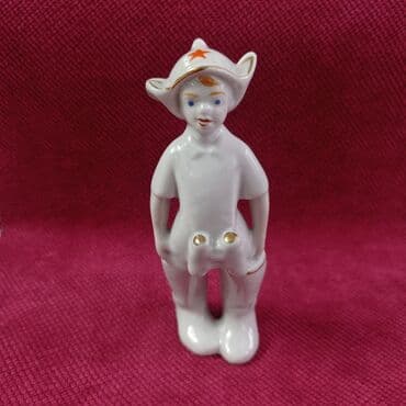 Фарфоровая статуэтка "Юный буденовец". 11,5 см. СССР 0гг. Полонский