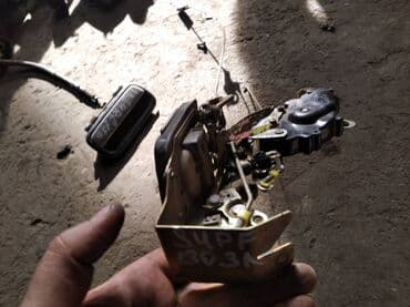 сигнализация центральный замок: Toyota Surf 130 замок дверной центральный, Тойота Сурф 130 дверной — 2