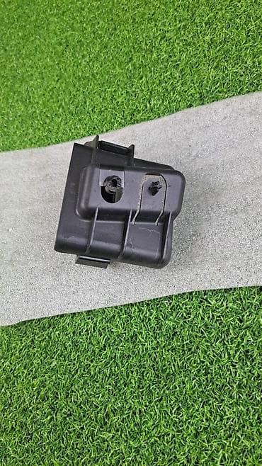 Кронштейн Bmw 3-Series E90 N52B25A 2005 (б/у) Марка: BMW Модель at lalafo.kg Кронштейн Bmw 3-Series E90 N52B25A 2005 (б/у) Марка: BMW Модель