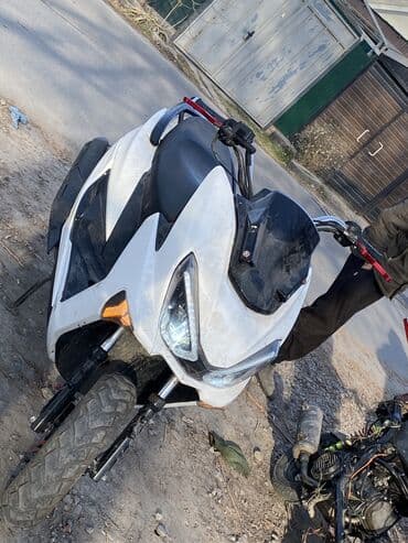 электронные мопеды: Макси-скутер Suzuki, 160 куб. см, Бензин, Б/у — 2