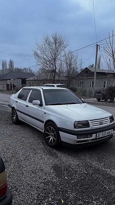 tourer v салон: Volkswagen Vento: 1997 г., 2 л, Ручные, Бензин, Седан — 9