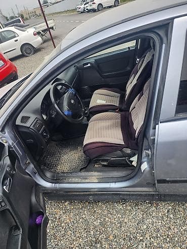 toyota echo: Opel Astra: 2004 г., Седан — 6