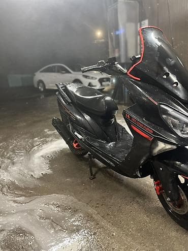 gsx 200: Скутер/макси-скутер 150–200 см³ (визуально класс GT), черный с — 5