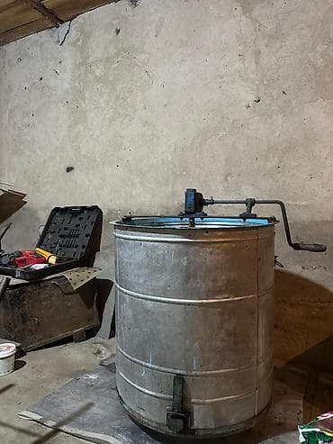 дополнительные приборы: Медогонка ручная, радиальная, металлическая. рутага 25000 сом адрес — 4