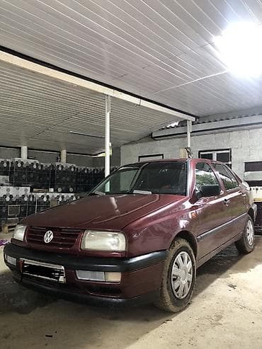 мотор субару аутбек: Volkswagen Vento: 1993 г., 1.6 л, Кол менен иштөөчү, Бензин, Седан — 2