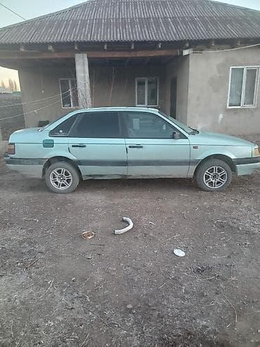 Volkswagen Passat: 1991 г., 1.8 л, Механика, Бензин, Седан