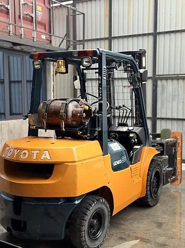 выхлоп на 124: Погрузчик, Toyota, Вилочный — 5