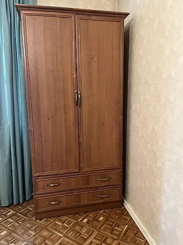 Шкаф и тумба в классическом стиле, цвет тёплый орех. - Шкаф