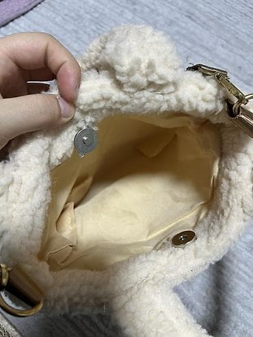 стильный мини рюкзак: Сумка-мини из мягкого «шерпа» (флис/букле), молочного цвета — 3