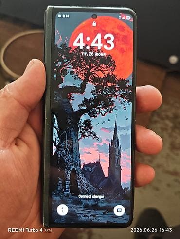 экран: Samsung Galaxy Z Fold 3, Б/у, 256 ГБ, цвет - Черный, 1 SIM, eSIM — 8
