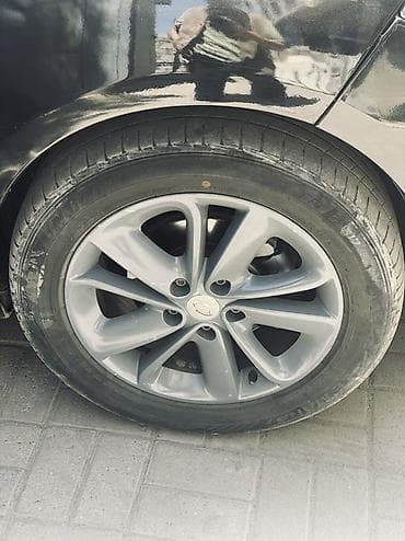 Комплект литых дисков R17 с шинами Dunlop - Диаметр: 17" - — 1