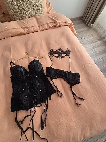 бархатный: Комплект, Стринги, Бархат, С кружевом — 1