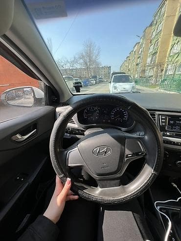 мотолор: Hyundai Solaris: 2019 г., Автомат, Бензин, Седан — 3