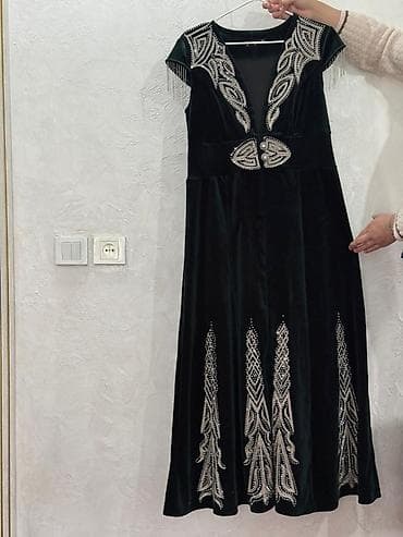 Вечернее платье, Длинная модель, Велюр, С рукавами, Стразы