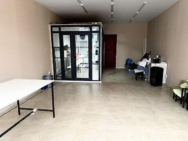 сдаю в аренду помешение: Сдаётся в аренду коммерческое помещение с витражными окнами на первом — 2
