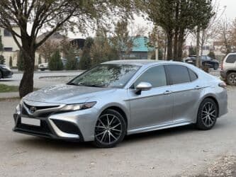 продаю домкрат: Toyota Camry: 2022 г., 2.5 л, Автомат, Бензин, Седан — 2