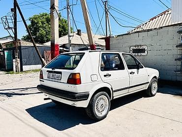 Унаа: Volkswagen Golf: 1987 г., 1.8 л, Кол менен иштөөчү, Бензин, Хетчбек — 2