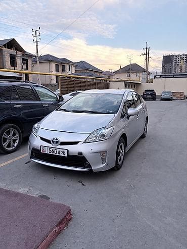 byd e2 2023: Toyota Prius: 2013 г., Автомат, Гибрид, Хэтчбэк — 2