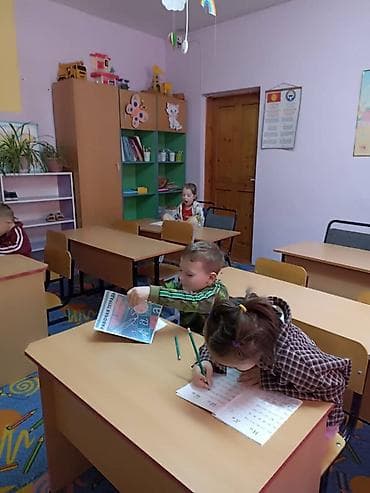 стол для чтения: Детские развивающие занятия и подготовка к школе - Небольшие группы — 1