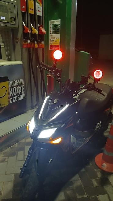 es 2020: Скутер/мопед городского типа, черный, с яркой светодиодной оптикой: - — 1