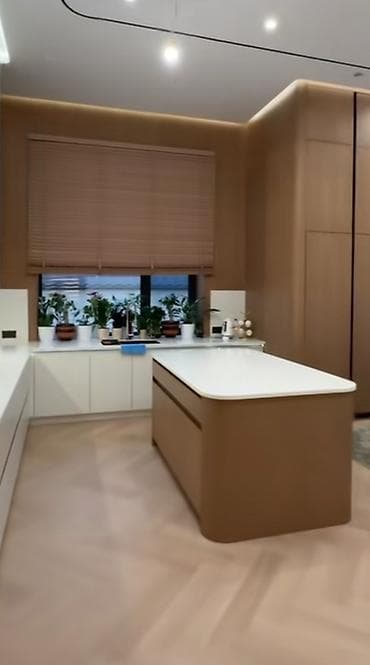 Напольные покрытия: Кухонный гарнитур, цвет - Коричневый — 1