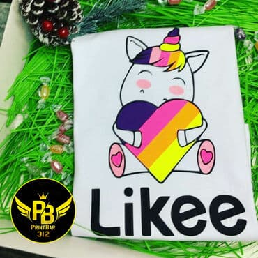 надпись на футболке: Футболки Likee TikTok на заказ, сроки изготовления от 20 минут! Цены — 4