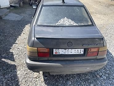 вложение: Volkswagen Vento: 1992 г., 2 л, Механика, Бензин, Седан — 5
