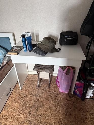 white board: Письменный/компьютерный стол компактный, прямоугольный — 2