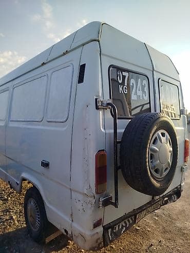 ступенька на спринтер: Mercedes-Benz : 1990 г., 3 л, Фургон — 5