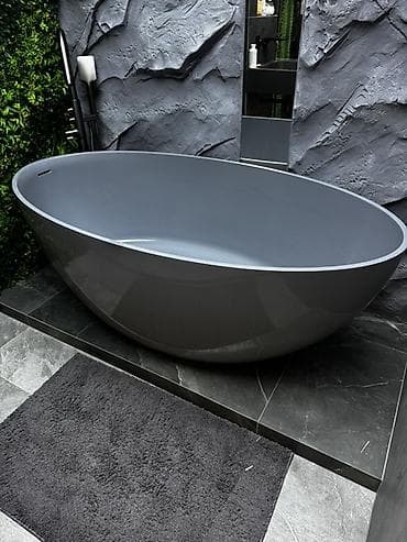 смесители calorie: Свободностоящая ванна овальной формы, современный дизайн — 1