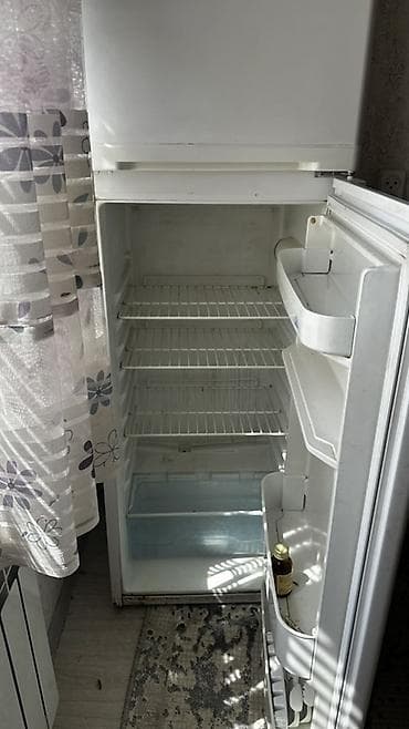 attack shark x3: Холодильник BEKO, двухкамерный, классический белый цвет. Верхняя — 3