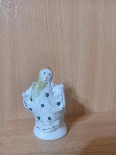 нарды резные ручной работы: Фарфоровая статуэтка «Девушка в платке» в идеальном состоянии, цена — 3