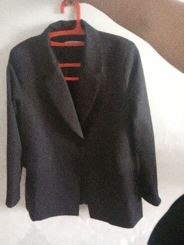 Классический женский пиджак черного цвета. - Фасон: прямой силуэт