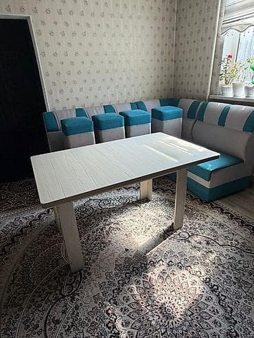 столы раскладные для гостинной: Кухонный мягкий уголок, Б/у, Дерево, цвет - Голубой — 4