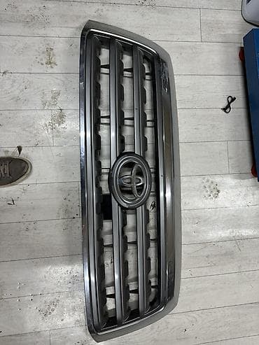 toyota sequea: Решетка радиатора Toyota Оригинал — 1