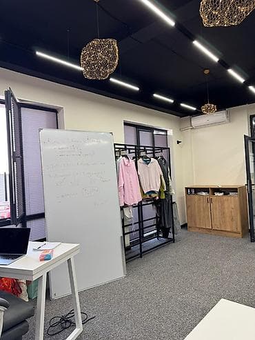 Кыймылсыз мүлк: Кеңселерди сатуу 72 м², Ремонту бар, Эмереги менен, Көп кабаттуу имарат, 1 кабат — 8
