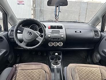 Унаа сатуу: Honda Jazz: 2008 г., 1.3 л, Кол менен иштөөчү, Бензин, Хетчбек — 2