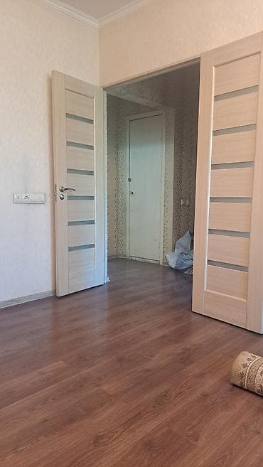 Батирди ижарага алам: 3 бөлмө, Восток-5 мкр Менчик ээси, Жаныбарлары жок, 6 айдан баштап, Эмереги менен — 6