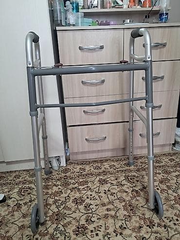 Ходунки, костыли, трости, роллаторы: Складные ходунки на колесах, предназначенные для обеспечения поддержки — 3